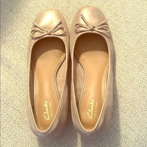 Clark’s tan metallic 3 inch heel!